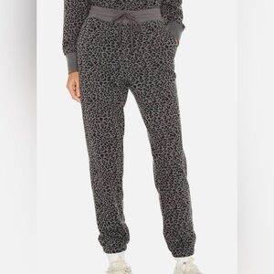 NWT Rails Kingston Jogger in Charcoal Mini Cheetah Size Small